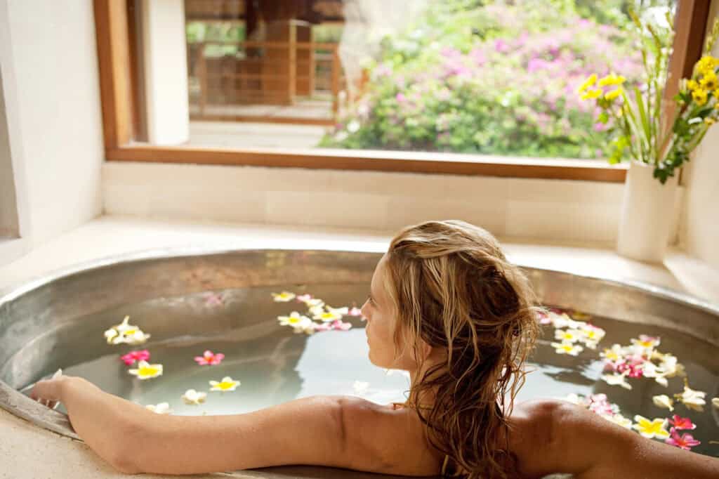 does taking a bath help with sleep?