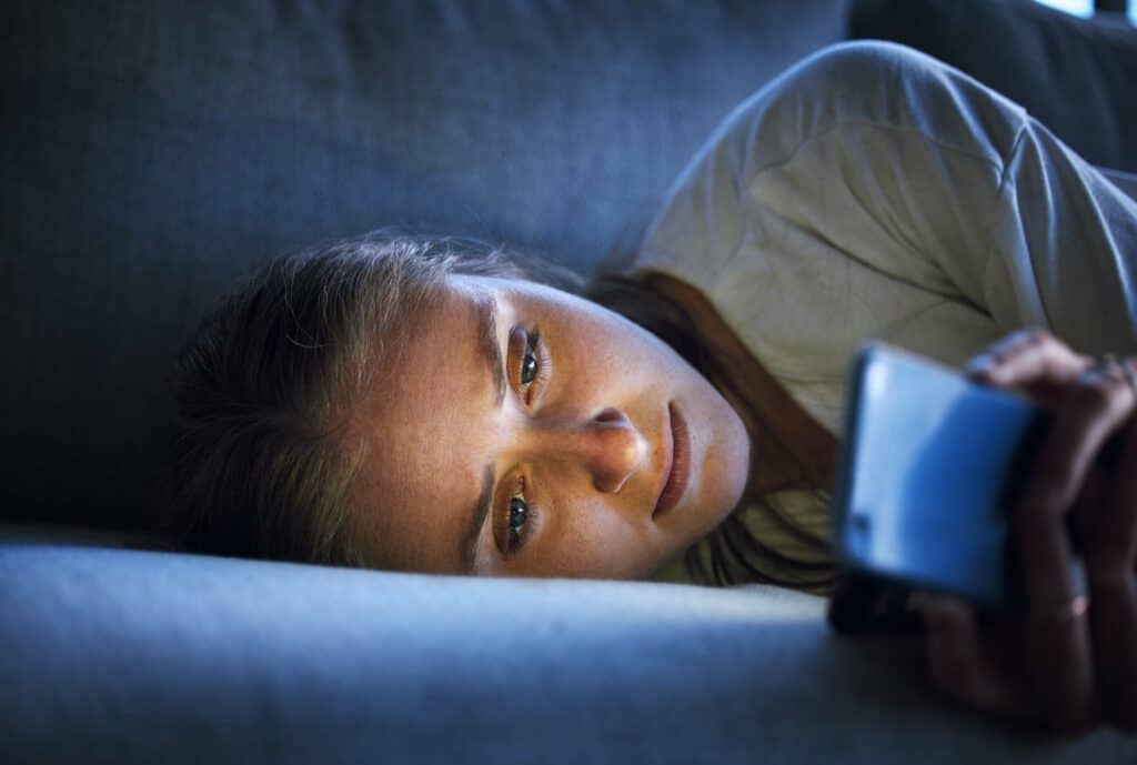 do cell phones interfere with sleep?