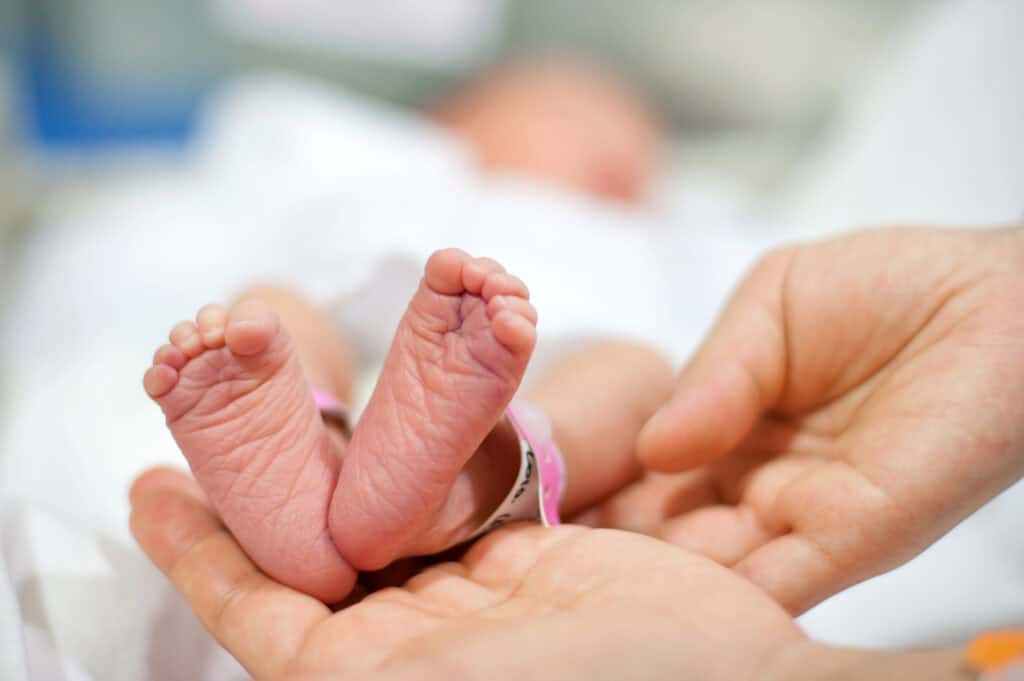 does the baby feel pain during circumcision?